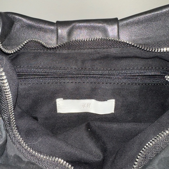H&M black puffed leather purse - Picture 3 of 5